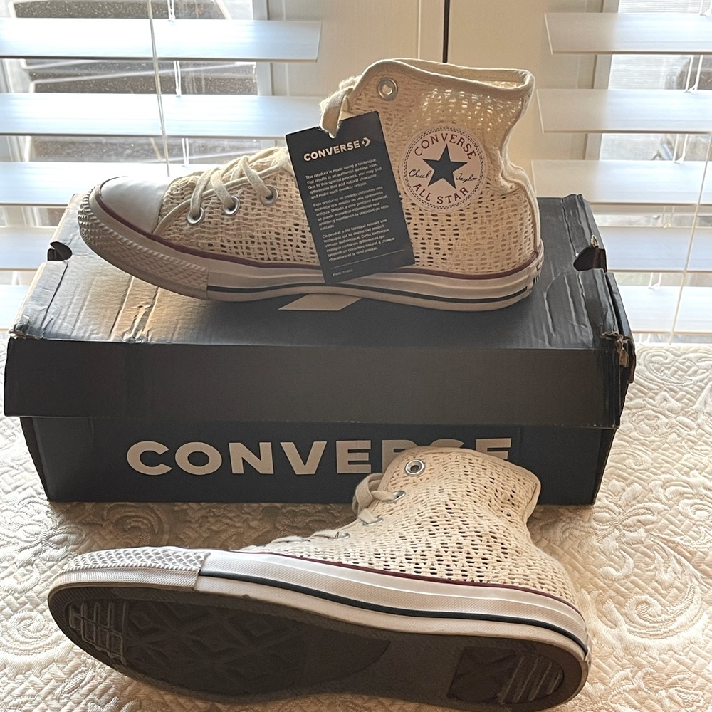 Converse Chuck Taylor High Top Sneakers 7.5